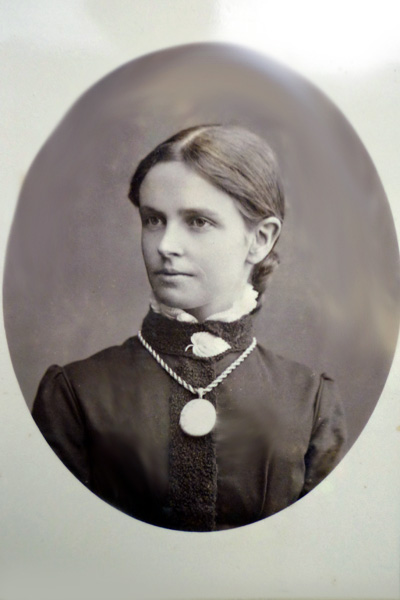 >Annie Irwin Cairnes.<br />1884<br/> Source: Linda Cairnes